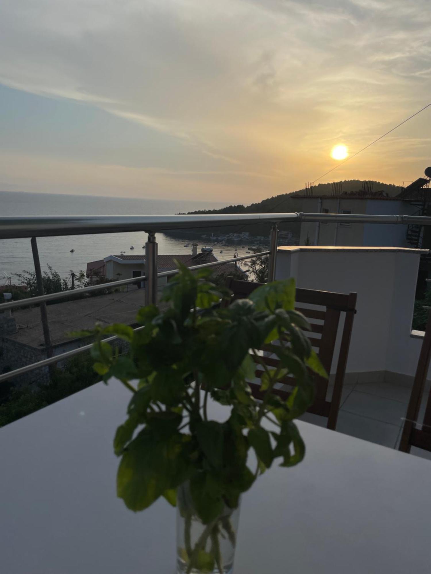 Tasos Rooms Himare Exterior foto