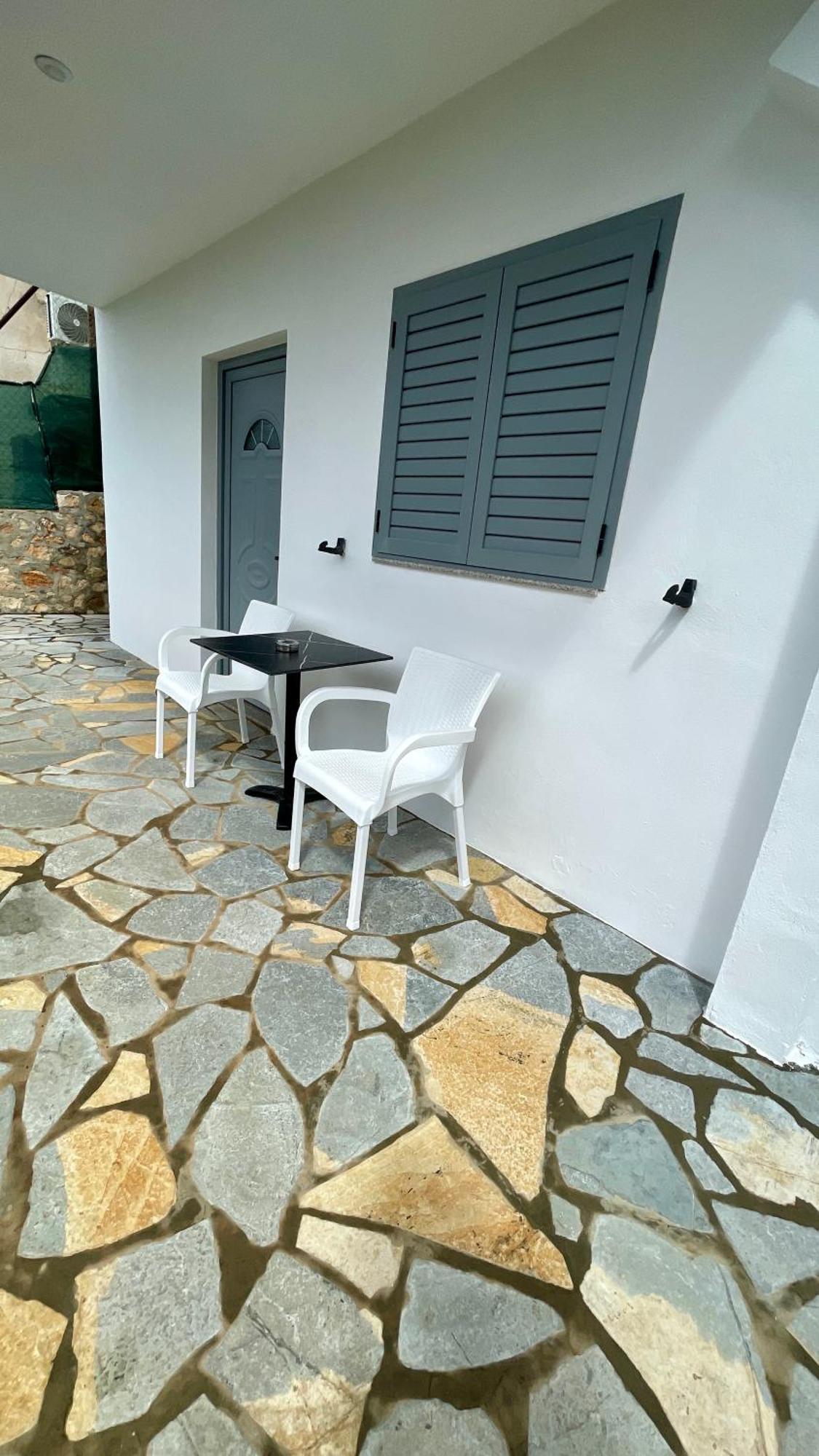 Tasos Rooms Himare Exterior foto