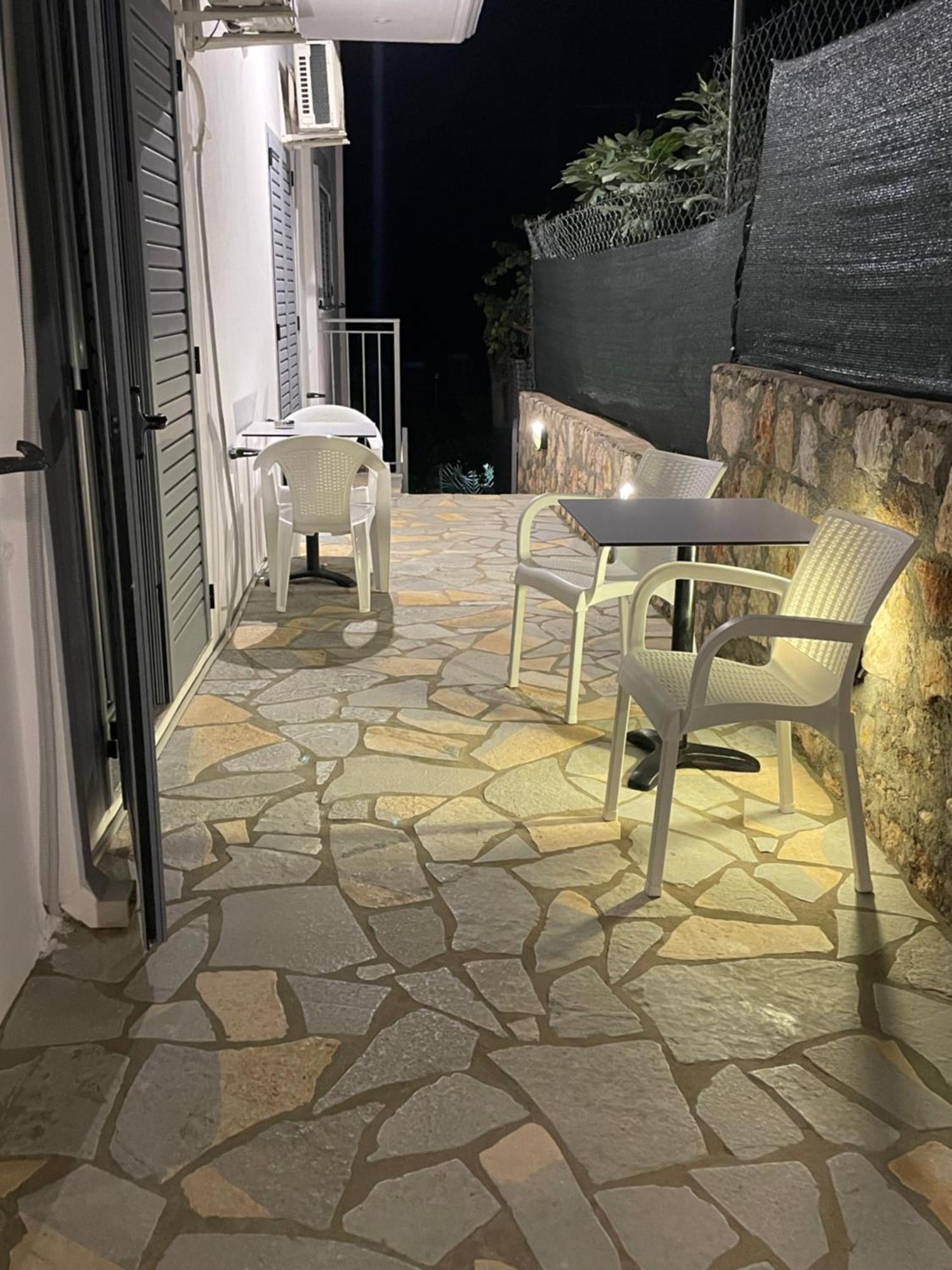 Tasos Rooms Himare Exterior foto