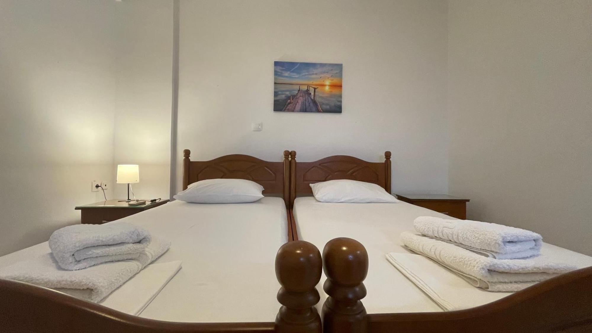 Tasos Rooms Himare Exterior foto