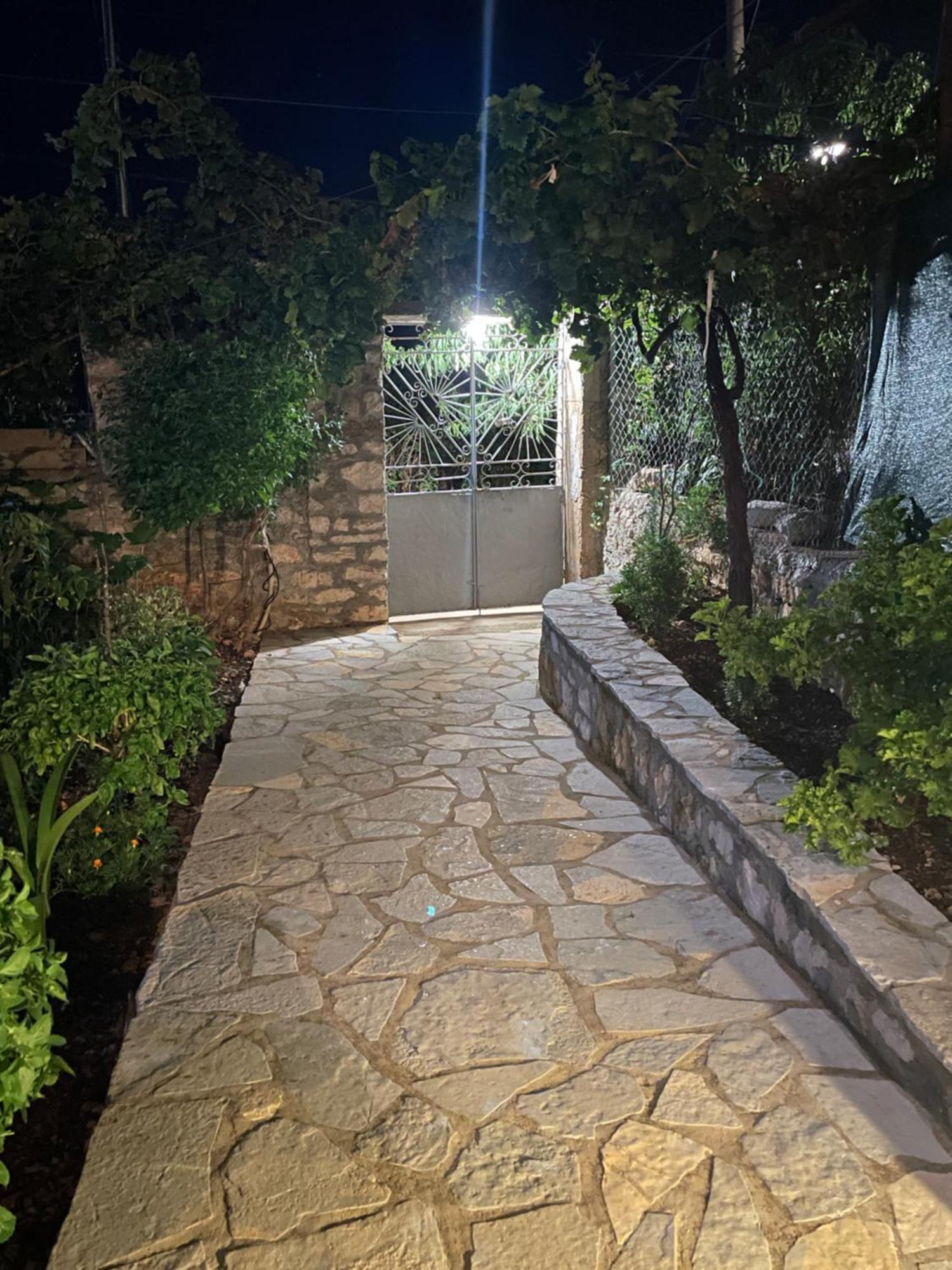 Tasos Rooms Himare Exterior foto