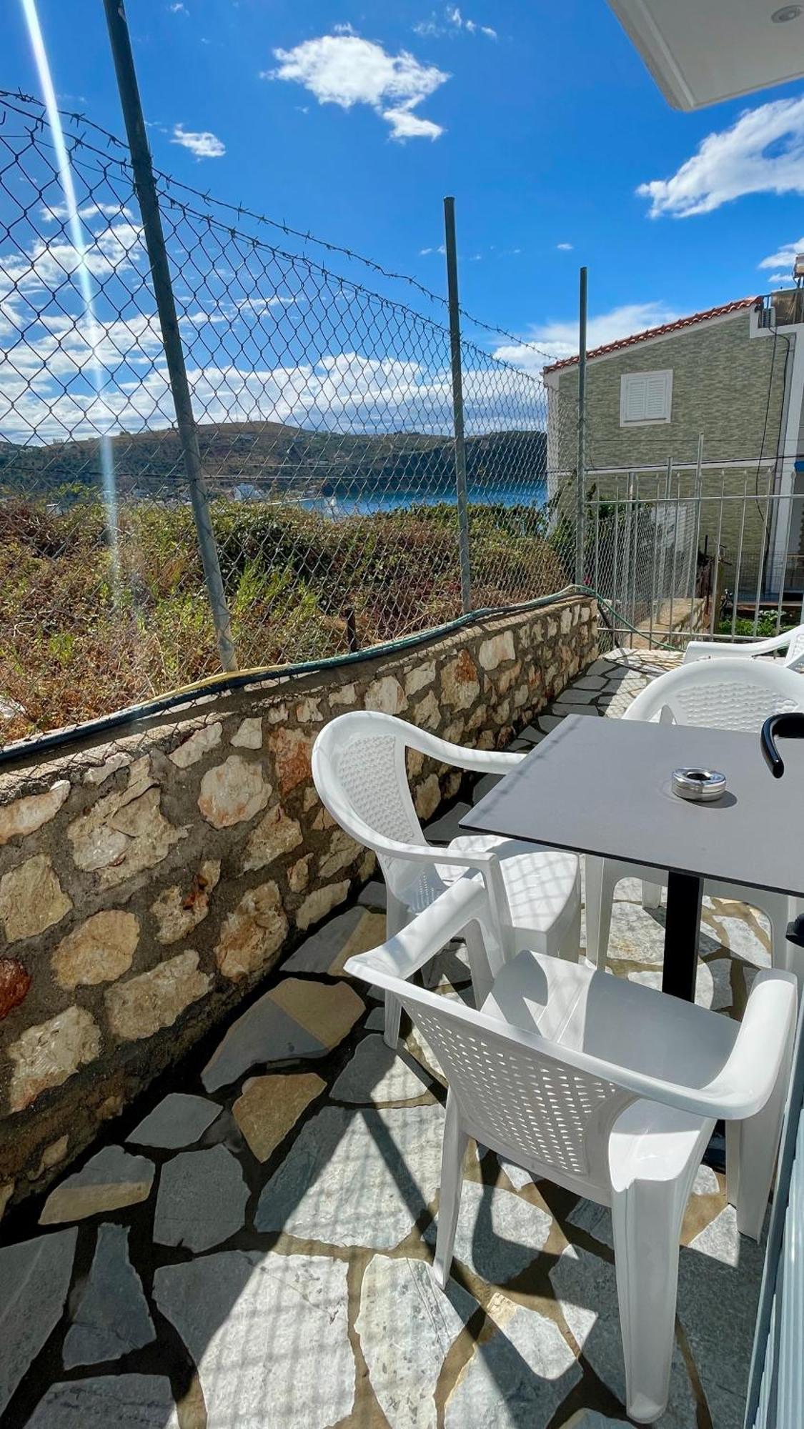 Tasos Rooms Himare Exterior foto