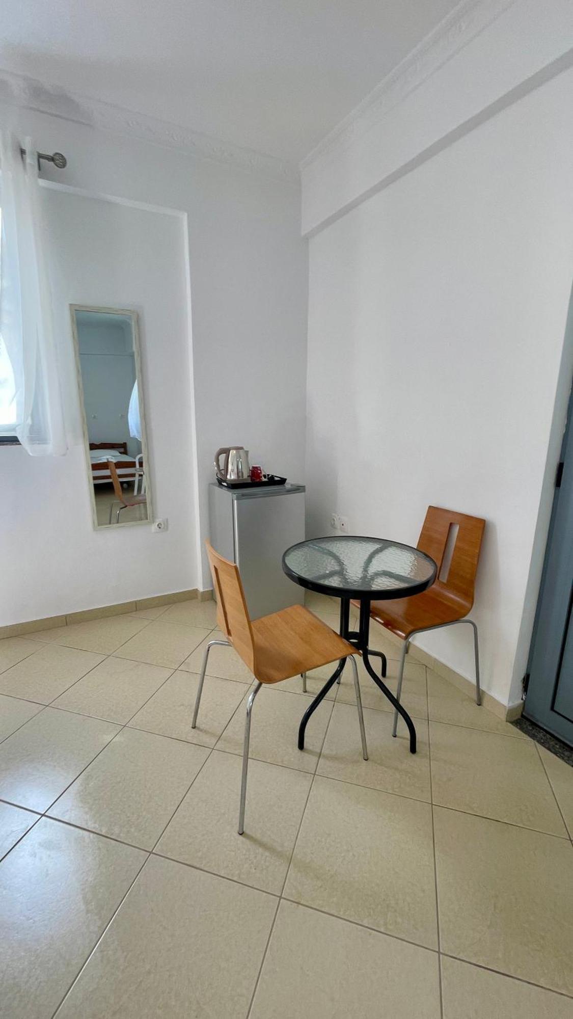 Tasos Rooms Himare Exterior foto