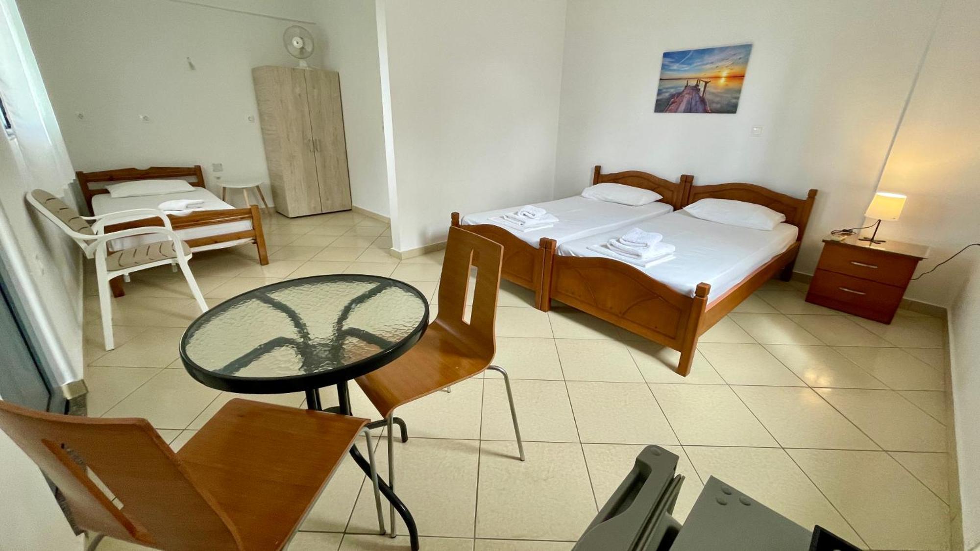 Tasos Rooms Himare Exterior foto