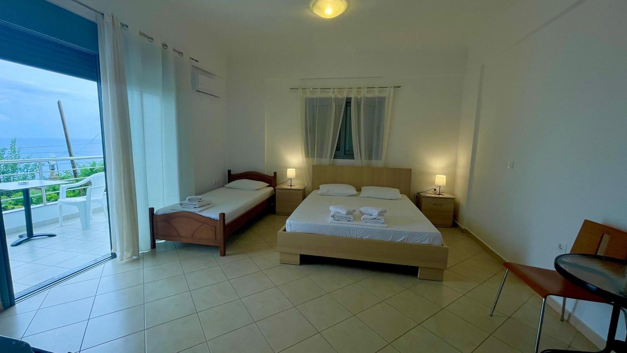Tasos Rooms Himare Exterior foto