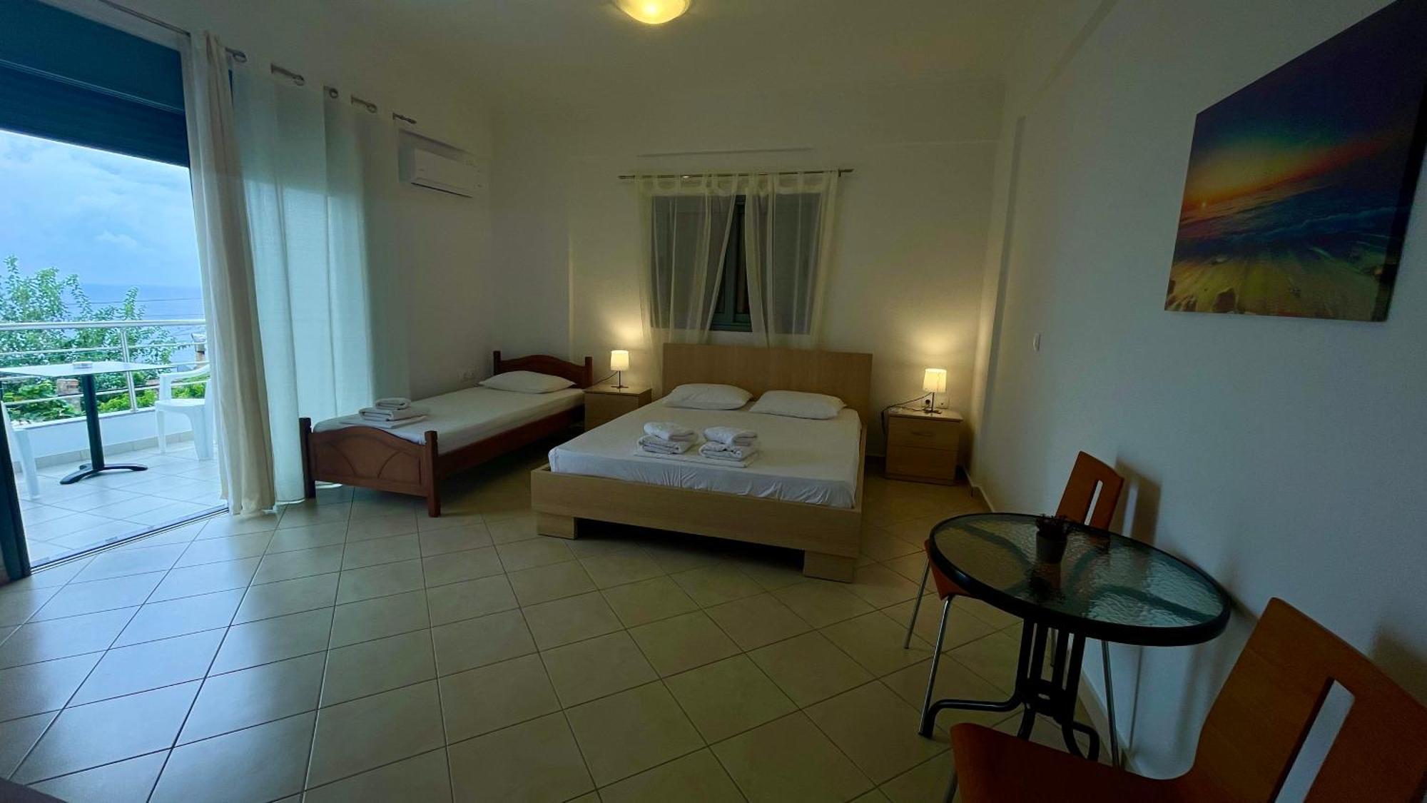 Tasos Rooms Himare Exterior foto