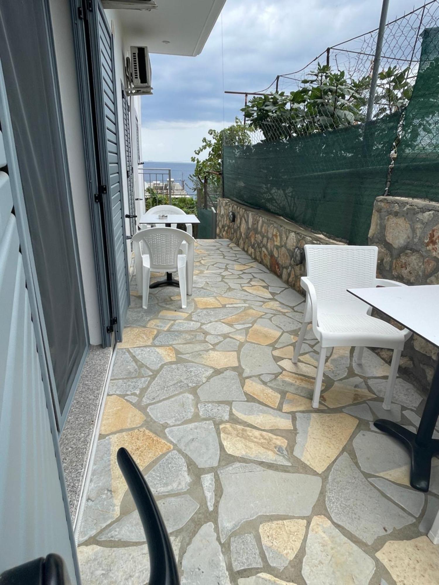 Tasos Rooms Himare Exterior foto